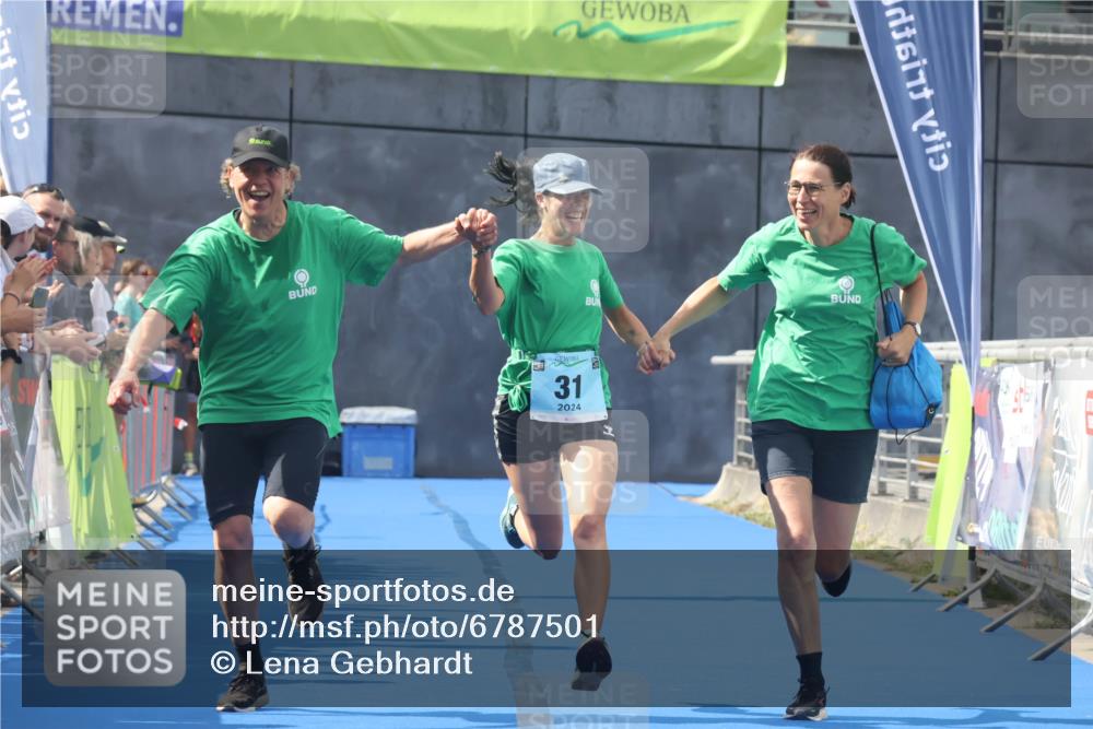 11.08.2024 - GEWOBA Citytriathlon Bremen Lena Gebhardt http://msf.ph/oto/6787501 11.08.2024 11:16:26 Ziel 31 meine-sportfotos.de