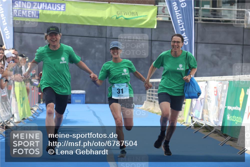 11.08.2024 - GEWOBA Citytriathlon Bremen Lena Gebhardt http://msf.ph/oto/6787504 11.08.2024 11:16:26 Ziel 31 meine-sportfotos.de