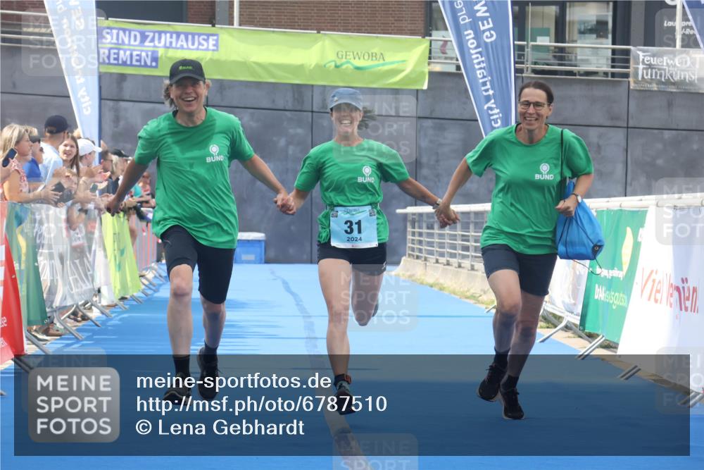 11.08.2024 - GEWOBA Citytriathlon Bremen Lena Gebhardt http://msf.ph/oto/6787510 11.08.2024 11:16:27 Ziel 31 meine-sportfotos.de