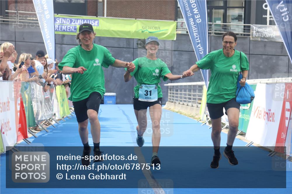 11.08.2024 - GEWOBA Citytriathlon Bremen Lena Gebhardt http://msf.ph/oto/6787513 11.08.2024 11:16:27 Ziel 31 meine-sportfotos.de