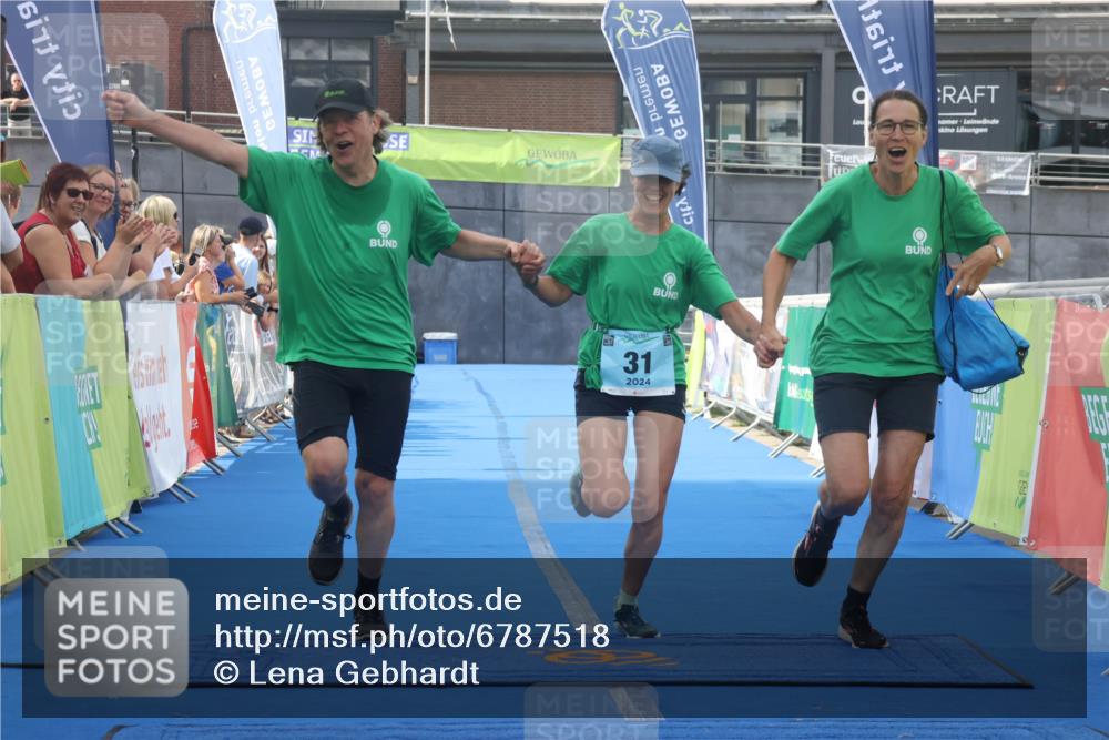 11.08.2024 - GEWOBA Citytriathlon Bremen Lena Gebhardt http://msf.ph/oto/6787518 11.08.2024 11:16:28 Ziel 31 meine-sportfotos.de