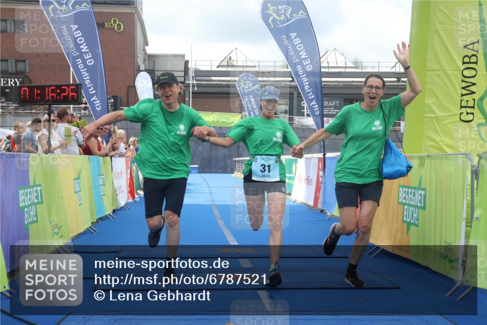 11.08.2024 - GEWOBA Citytriathlon Bremen Lena Gebhardt http://msf.ph/oto/6787521 11.08.2024 11:16:29 Ziel 31 meine-sportfotos.de