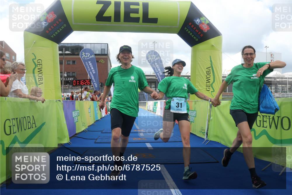 11.08.2024 - GEWOBA Citytriathlon Bremen Lena Gebhardt http://msf.ph/oto/6787525 11.08.2024 11:16:30 Ziel 31 meine-sportfotos.de
