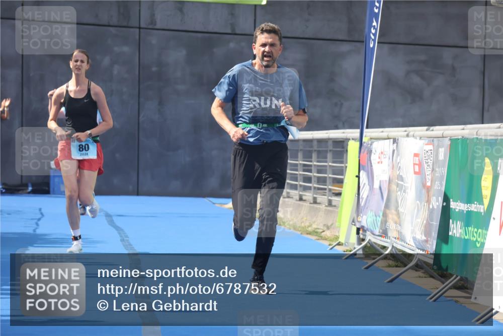 11.08.2024 - GEWOBA Citytriathlon Bremen Lena Gebhardt http://msf.ph/oto/6787532 11.08.2024 11:16:51 Ziel 29, 66, 80 meine-sportfotos.de