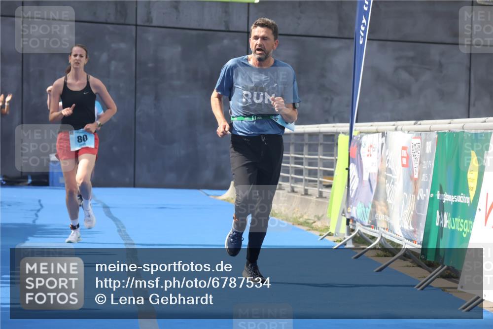 11.08.2024 - GEWOBA Citytriathlon Bremen Lena Gebhardt http://msf.ph/oto/6787534 11.08.2024 11:16:51 Ziel 29, 66, 80 meine-sportfotos.de