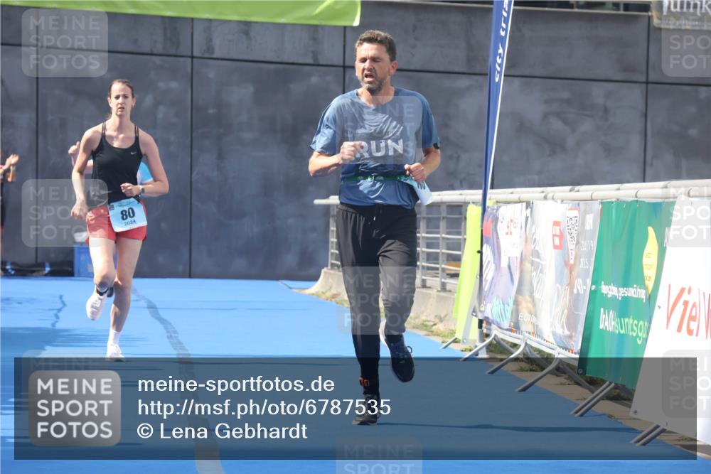 11.08.2024 - GEWOBA Citytriathlon Bremen Lena Gebhardt http://msf.ph/oto/6787535 11.08.2024 11:16:52 Ziel 29, 66, 80 meine-sportfotos.de