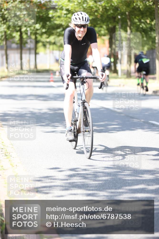 11.08.2024 - GEWOBA Citytriathlon Bremen H.Heesch http://msf.ph/oto/6787538 11.08.2024 13:13:28 Radfahren 219, 391, 430, 447, 484, 528, 556 meine-sportfotos.de