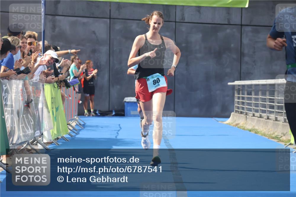 11.08.2024 - GEWOBA Citytriathlon Bremen Lena Gebhardt http://msf.ph/oto/6787541 11.08.2024 11:16:53 Ziel 29, 66, 80 meine-sportfotos.de