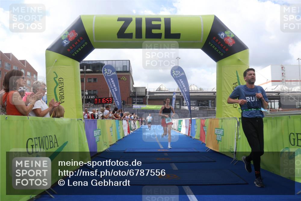 11.08.2024 - GEWOBA Citytriathlon Bremen Lena Gebhardt http://msf.ph/oto/6787556 11.08.2024 11:16:56 Ziel 29, 66, 80 meine-sportfotos.de