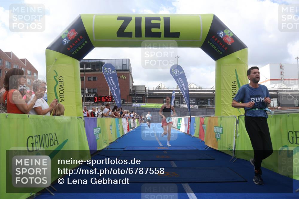 11.08.2024 - GEWOBA Citytriathlon Bremen Lena Gebhardt http://msf.ph/oto/6787558 11.08.2024 11:16:56 Ziel 29, 66, 80 meine-sportfotos.de