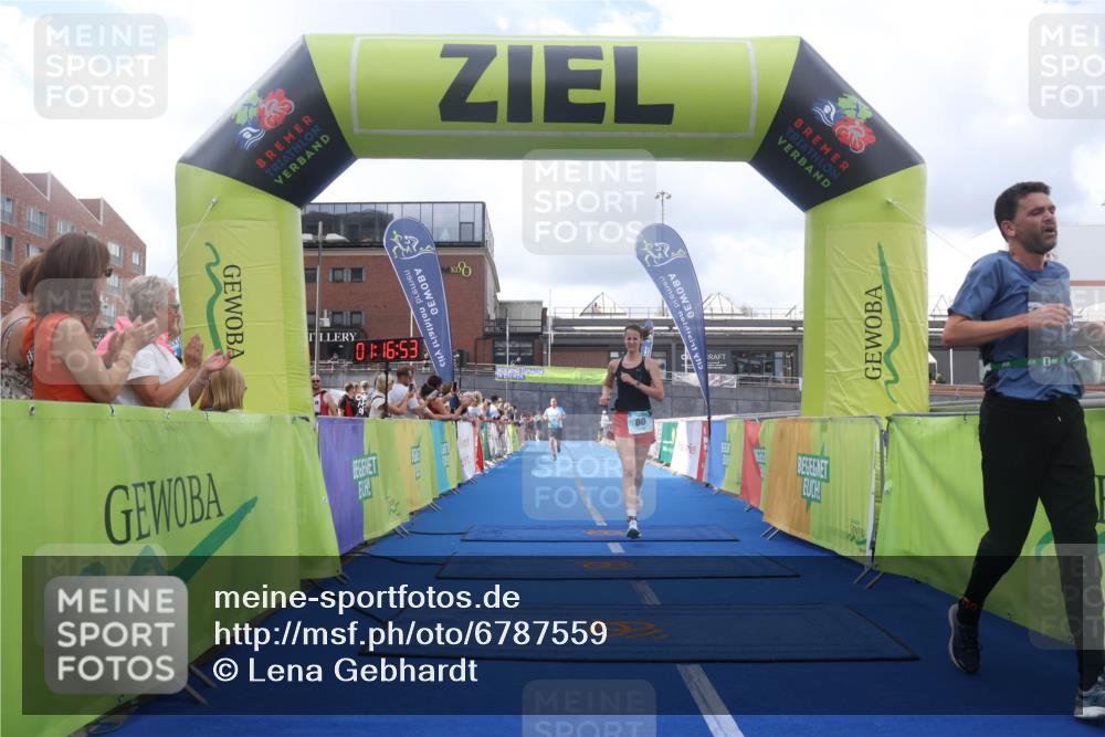 11.08.2024 - GEWOBA Citytriathlon Bremen Lena Gebhardt http://msf.ph/oto/6787559 11.08.2024 11:16:56 Ziel 29, 66, 80 meine-sportfotos.de