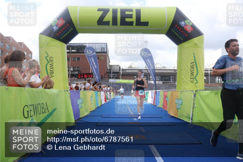 11.08.2024 - GEWOBA Citytriathlon Bremen Lena Gebhardt http://msf.ph/oto/6787561 11.08.2024 11:16:56 Ziel 29, 66, 80 meine-sportfotos.de