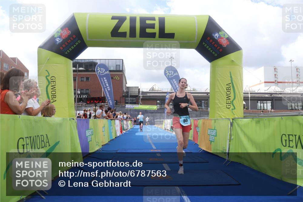 11.08.2024 - GEWOBA Citytriathlon Bremen Lena Gebhardt http://msf.ph/oto/6787563 11.08.2024 11:16:57 Ziel 29, 66, 80, 94 meine-sportfotos.de