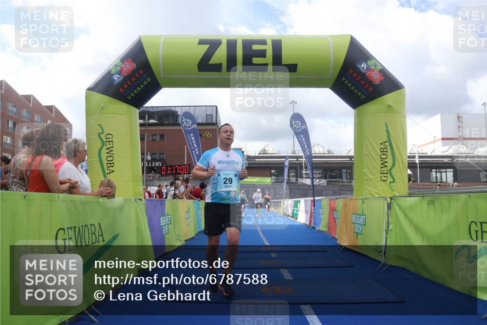 11.08.2024 - GEWOBA Citytriathlon Bremen Lena Gebhardt http://msf.ph/oto/6787588 11.08.2024 11:17:03 Ziel 29, 49, 80, 94 meine-sportfotos.de