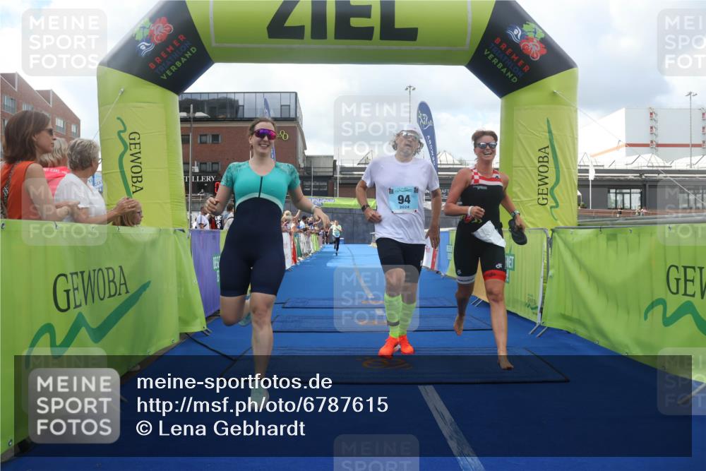 11.08.2024 - GEWOBA Citytriathlon Bremen Lena Gebhardt http://msf.ph/oto/6787615 11.08.2024 11:17:08 Ziel 29, 49, 94 meine-sportfotos.de