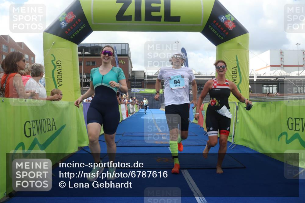 11.08.2024 - GEWOBA Citytriathlon Bremen Lena Gebhardt http://msf.ph/oto/6787616 11.08.2024 11:17:08 Ziel 29, 49, 94 meine-sportfotos.de