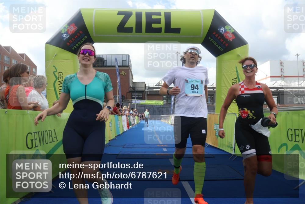 11.08.2024 - GEWOBA Citytriathlon Bremen Lena Gebhardt http://msf.ph/oto/6787621 11.08.2024 11:17:08 Ziel 29, 49, 94 meine-sportfotos.de