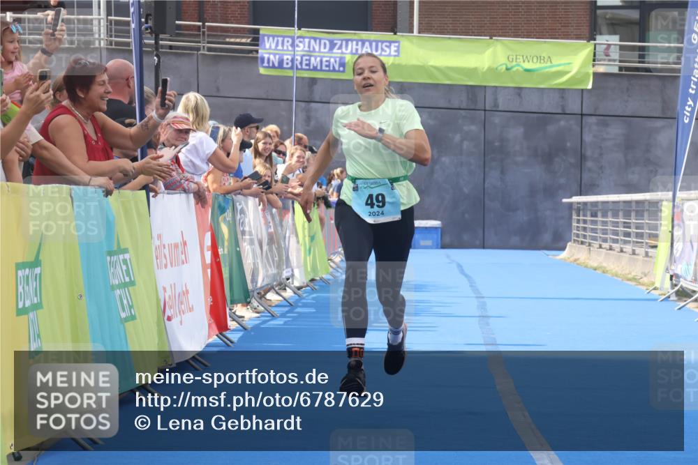 11.08.2024 - GEWOBA Citytriathlon Bremen Lena Gebhardt http://msf.ph/oto/6787629 11.08.2024 11:17:10 Ziel 49, 94 meine-sportfotos.de