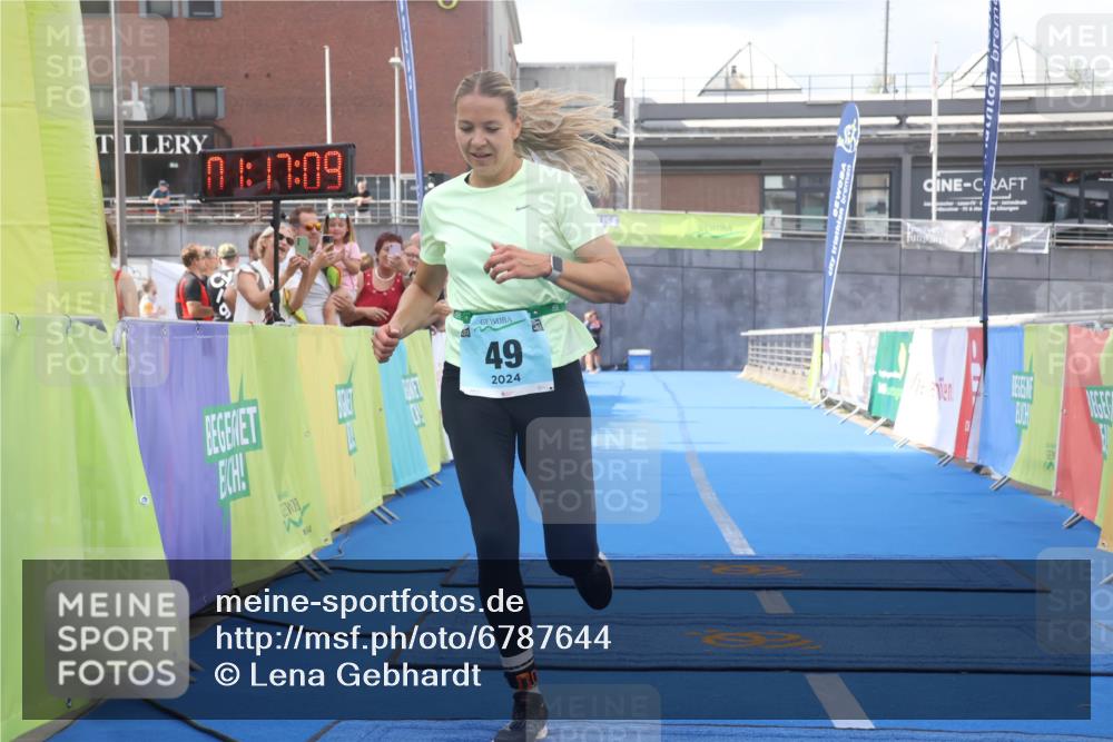 11.08.2024 - GEWOBA Citytriathlon Bremen Lena Gebhardt http://msf.ph/oto/6787644 11.08.2024 11:17:12 Ziel 49, 94 meine-sportfotos.de