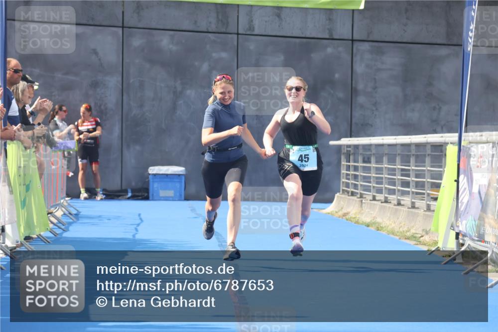 11.08.2024 - GEWOBA Citytriathlon Bremen Lena Gebhardt http://msf.ph/oto/6787653 11.08.2024 11:17:22 Ziel 45 meine-sportfotos.de