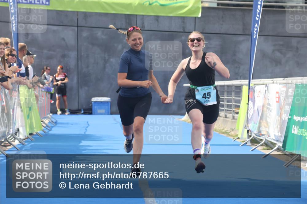 11.08.2024 - GEWOBA Citytriathlon Bremen Lena Gebhardt http://msf.ph/oto/6787665 11.08.2024 11:17:24 Ziel 45 meine-sportfotos.de