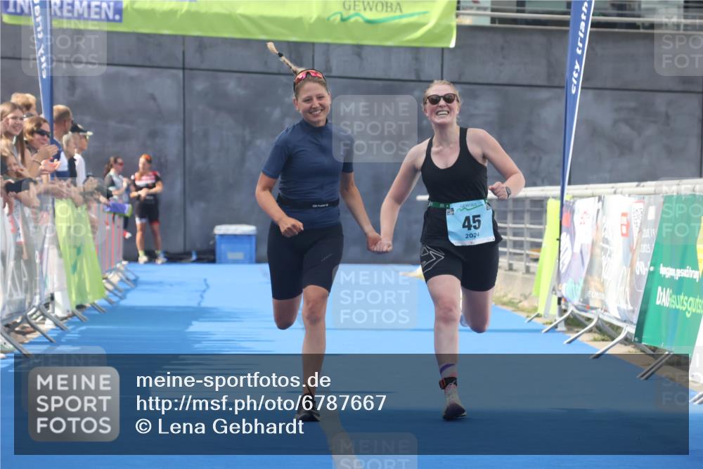 11.08.2024 - GEWOBA Citytriathlon Bremen Lena Gebhardt http://msf.ph/oto/6787667 11.08.2024 11:17:24 Ziel 45 meine-sportfotos.de