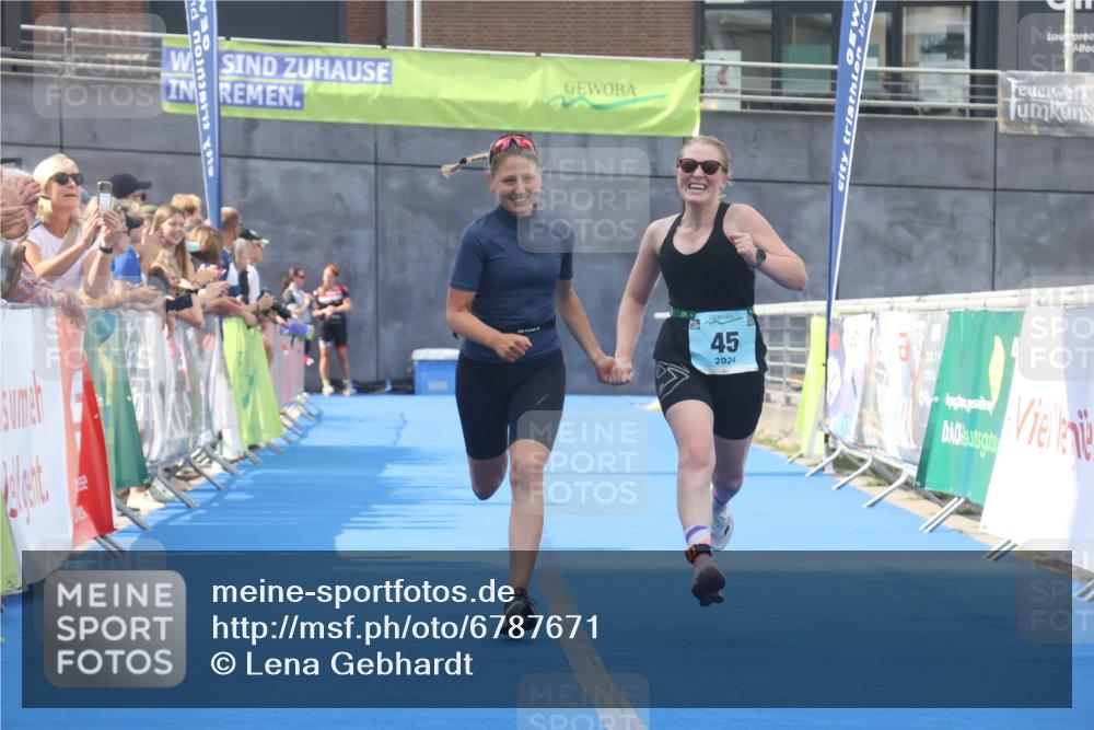 11.08.2024 - GEWOBA Citytriathlon Bremen Lena Gebhardt http://msf.ph/oto/6787671 11.08.2024 11:17:24 Ziel 45 meine-sportfotos.de