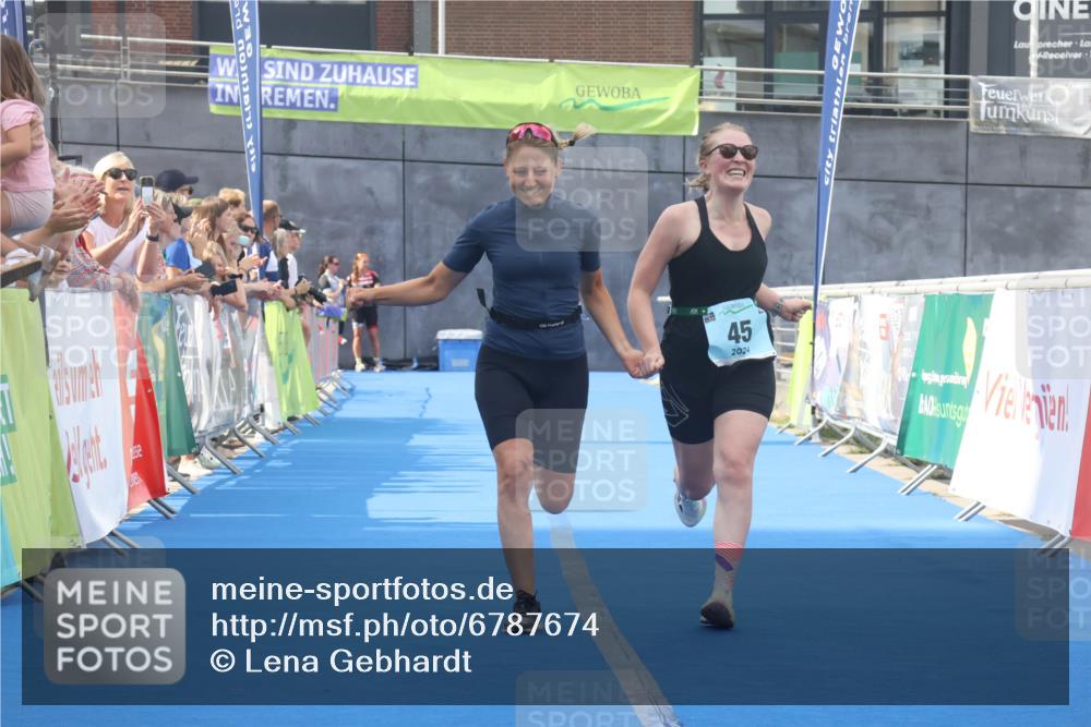 11.08.2024 - GEWOBA Citytriathlon Bremen Lena Gebhardt http://msf.ph/oto/6787674 11.08.2024 11:17:25 Ziel 45 meine-sportfotos.de