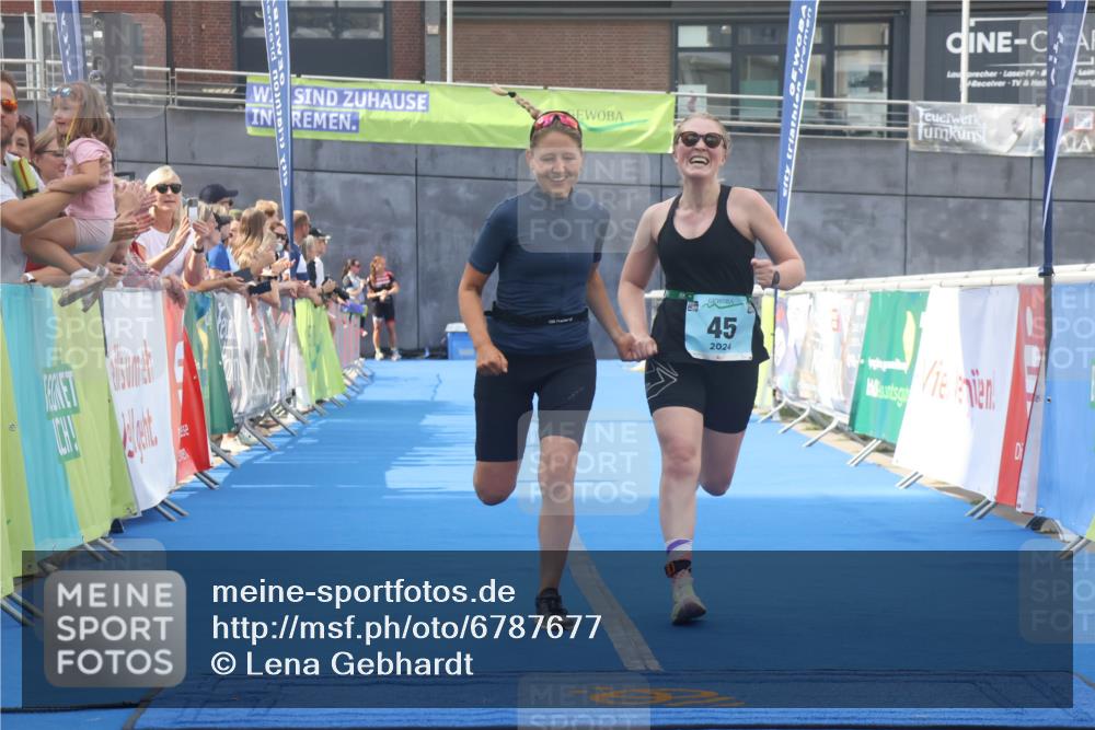 11.08.2024 - GEWOBA Citytriathlon Bremen Lena Gebhardt http://msf.ph/oto/6787677 11.08.2024 11:17:25 Ziel 45 meine-sportfotos.de