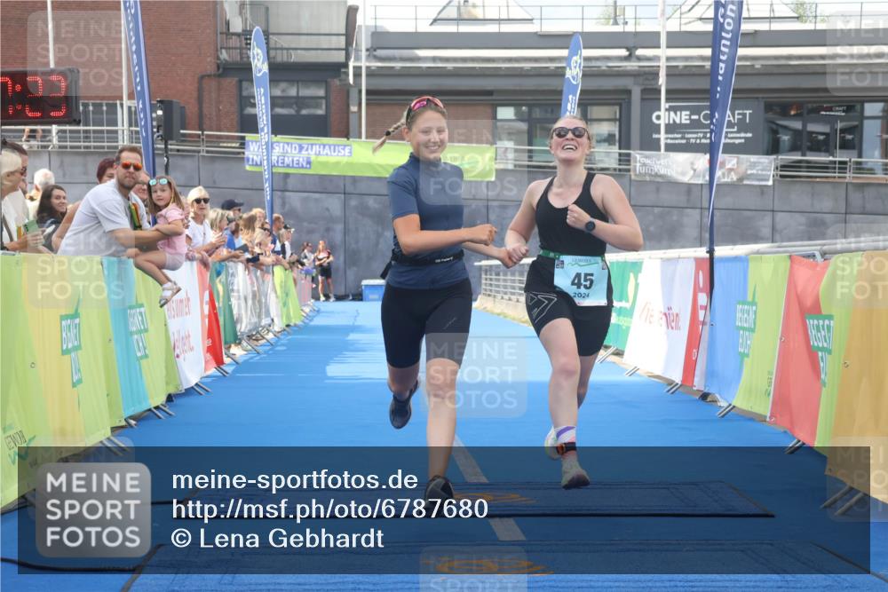 11.08.2024 - GEWOBA Citytriathlon Bremen Lena Gebhardt http://msf.ph/oto/6787680 11.08.2024 11:17:26 Ziel 45 meine-sportfotos.de