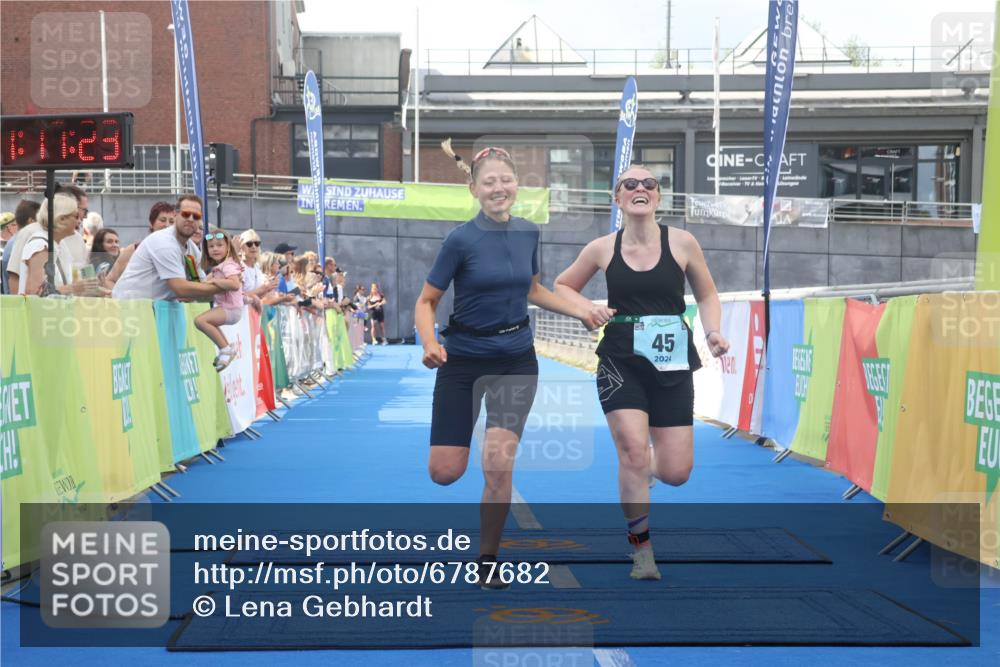 11.08.2024 - GEWOBA Citytriathlon Bremen Lena Gebhardt http://msf.ph/oto/6787682 11.08.2024 11:17:26 Ziel 45 meine-sportfotos.de
