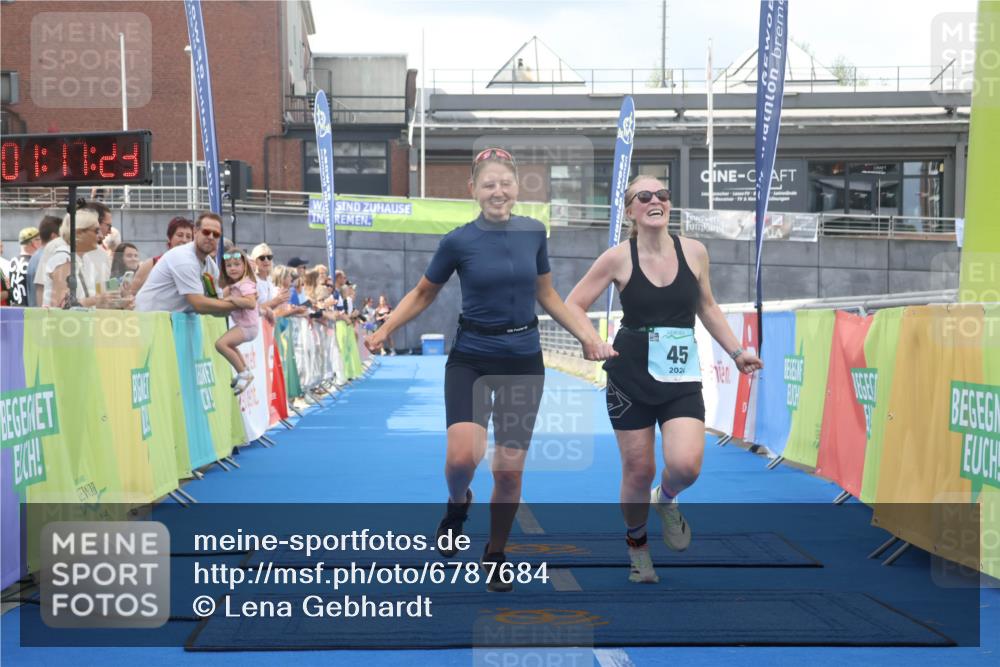 11.08.2024 - GEWOBA Citytriathlon Bremen Lena Gebhardt http://msf.ph/oto/6787684 11.08.2024 11:17:26 Ziel 45 meine-sportfotos.de