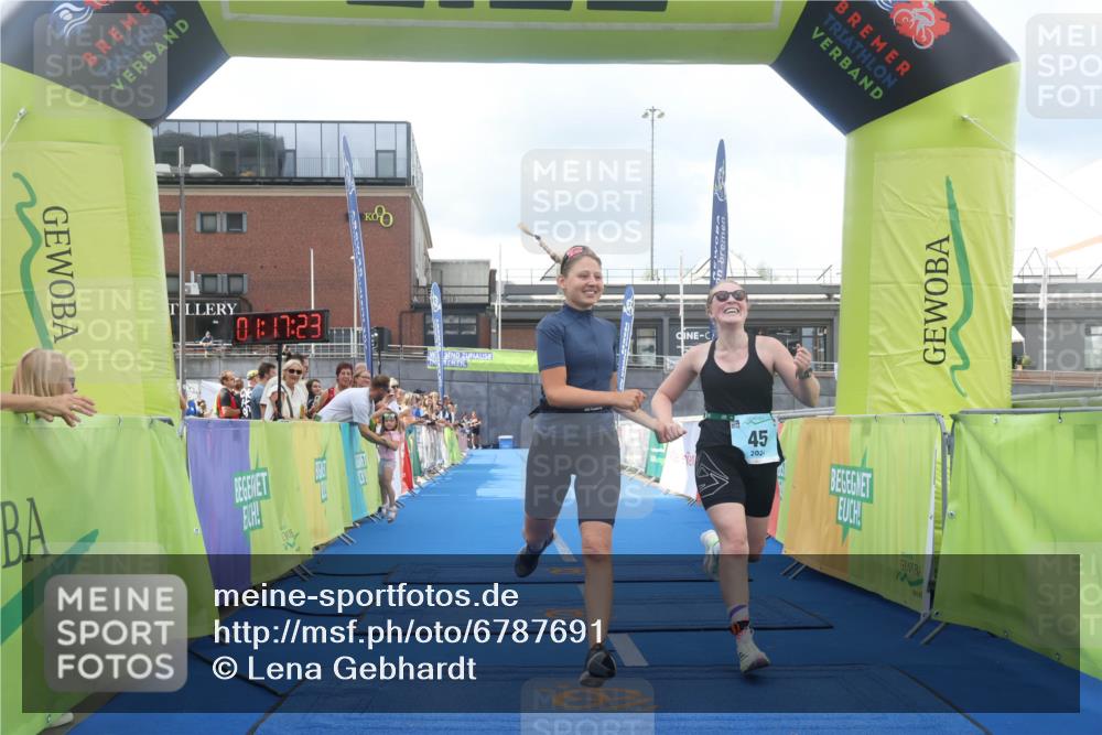 11.08.2024 - GEWOBA Citytriathlon Bremen Lena Gebhardt http://msf.ph/oto/6787691 11.08.2024 11:17:26 Ziel 45 meine-sportfotos.de