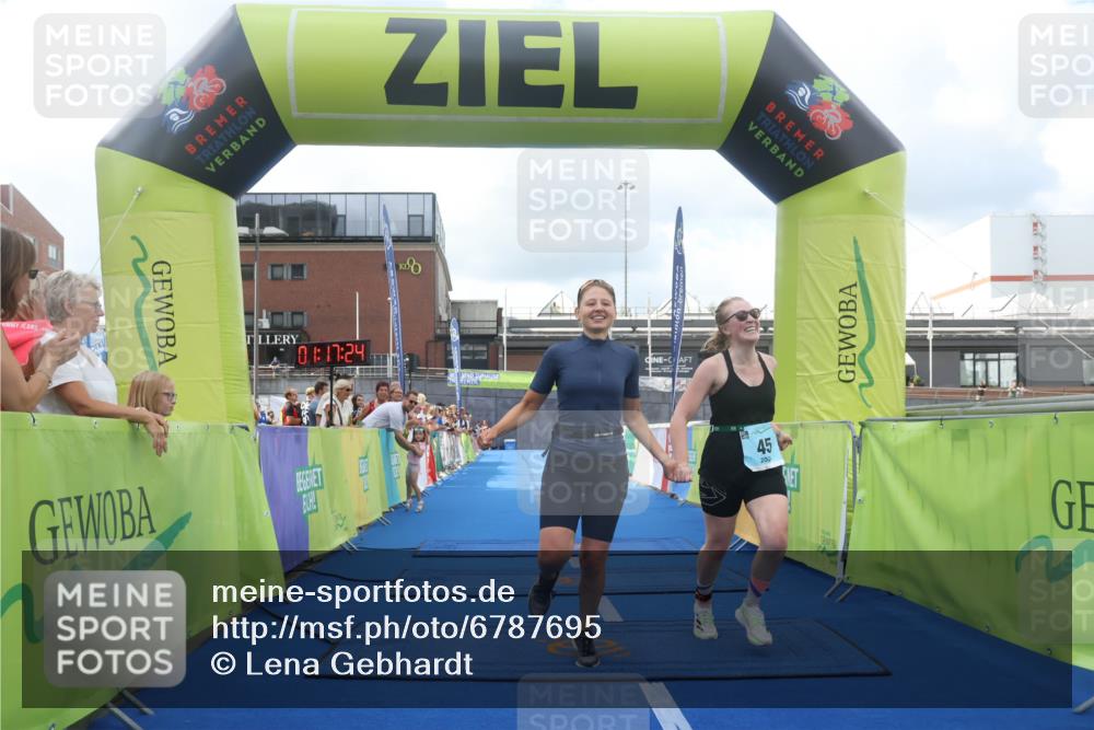 11.08.2024 - GEWOBA Citytriathlon Bremen Lena Gebhardt http://msf.ph/oto/6787695 11.08.2024 11:17:27 Ziel 45 meine-sportfotos.de
