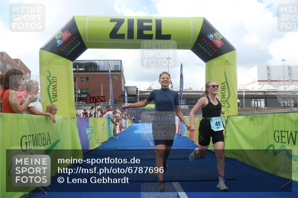 11.08.2024 - GEWOBA Citytriathlon Bremen Lena Gebhardt http://msf.ph/oto/6787696 11.08.2024 11:17:27 Ziel 45 meine-sportfotos.de