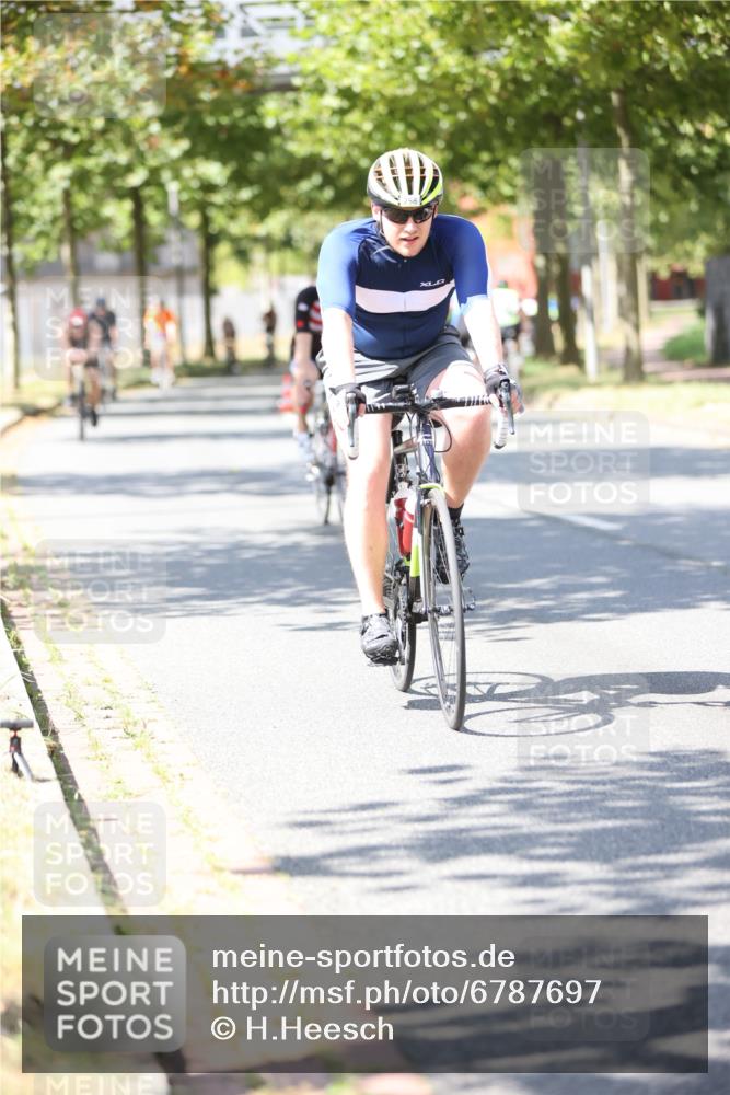 11.08.2024 - GEWOBA Citytriathlon Bremen H.Heesch http://msf.ph/oto/6787697 11.08.2024 13:13:48 Radfahren 219, 221, 258, 296, 371, 391, 411, 438, 439, 461, 472, 475, 502, 556 meine-sportfotos.de
