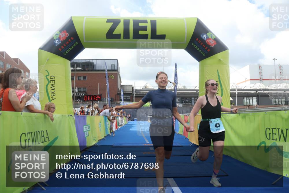 11.08.2024 - GEWOBA Citytriathlon Bremen Lena Gebhardt http://msf.ph/oto/6787698 11.08.2024 11:17:27 Ziel 45 meine-sportfotos.de