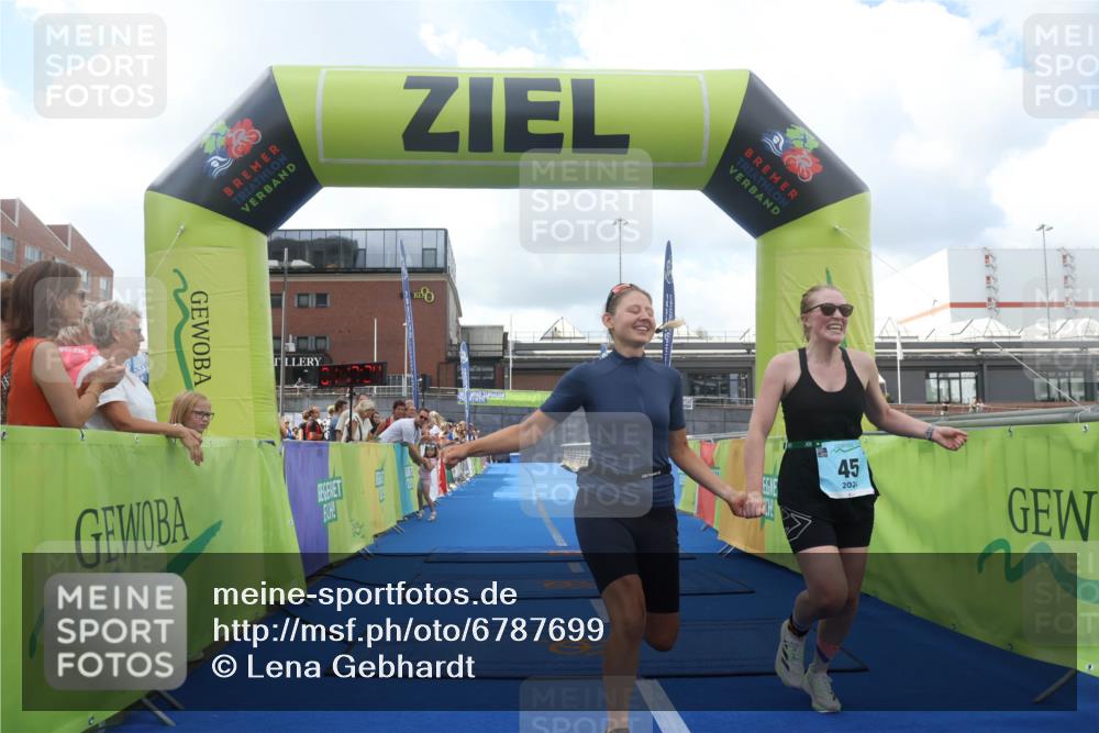 11.08.2024 - GEWOBA Citytriathlon Bremen Lena Gebhardt http://msf.ph/oto/6787699 11.08.2024 11:17:27 Ziel 45 meine-sportfotos.de