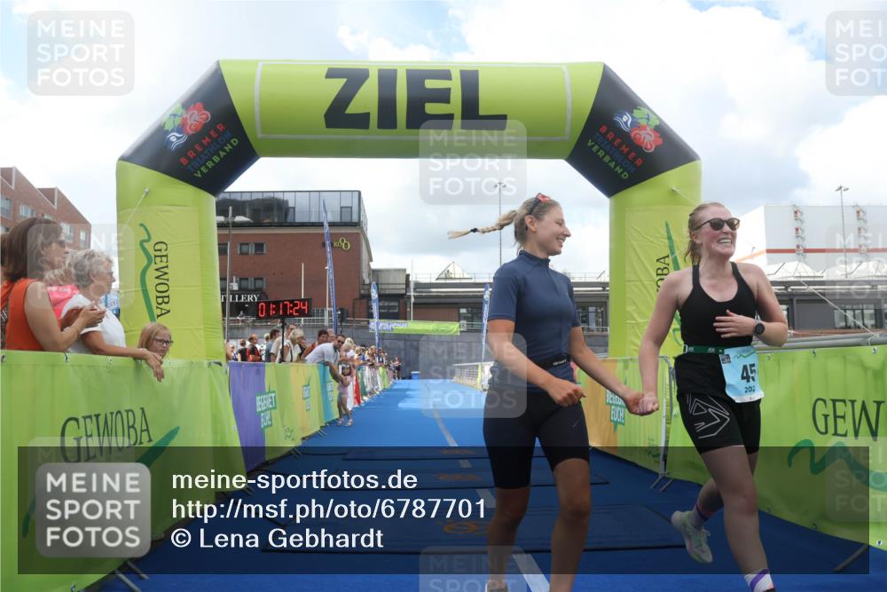 11.08.2024 - GEWOBA Citytriathlon Bremen Lena Gebhardt http://msf.ph/oto/6787701 11.08.2024 11:17:27 Ziel 45 meine-sportfotos.de