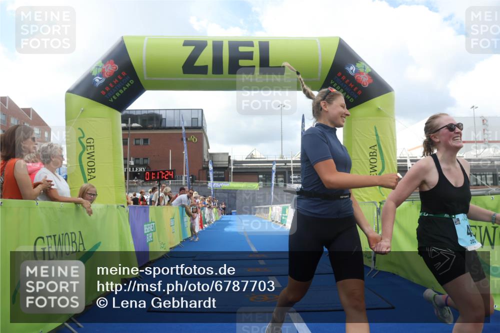 11.08.2024 - GEWOBA Citytriathlon Bremen Lena Gebhardt http://msf.ph/oto/6787703 11.08.2024 11:17:27 Ziel 45 meine-sportfotos.de