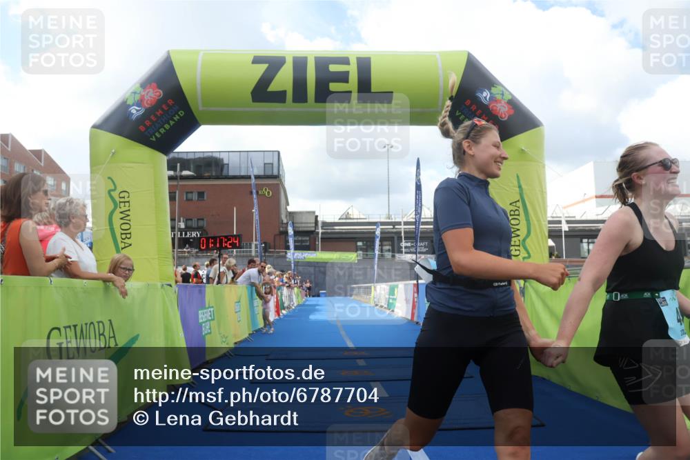 11.08.2024 - GEWOBA Citytriathlon Bremen Lena Gebhardt http://msf.ph/oto/6787704 11.08.2024 11:17:27 Ziel 45 meine-sportfotos.de