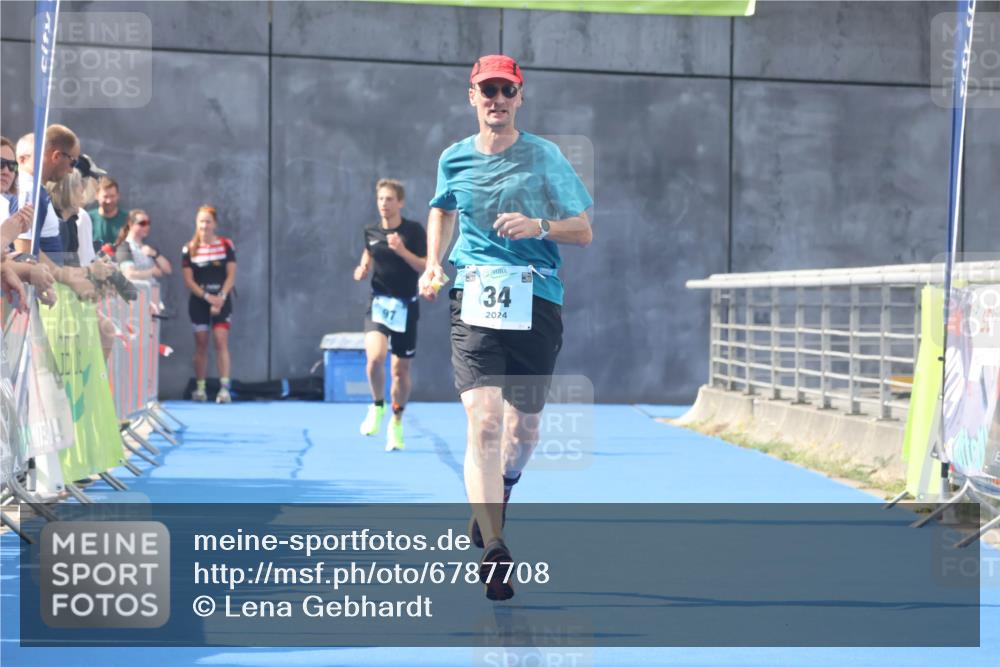 11.08.2024 - GEWOBA Citytriathlon Bremen Lena Gebhardt http://msf.ph/oto/6787708 11.08.2024 11:17:51 Ziel 34, 97 meine-sportfotos.de