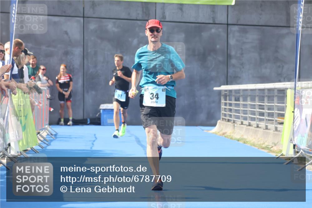 11.08.2024 - GEWOBA Citytriathlon Bremen Lena Gebhardt http://msf.ph/oto/6787709 11.08.2024 11:17:52 Ziel 34, 97 meine-sportfotos.de