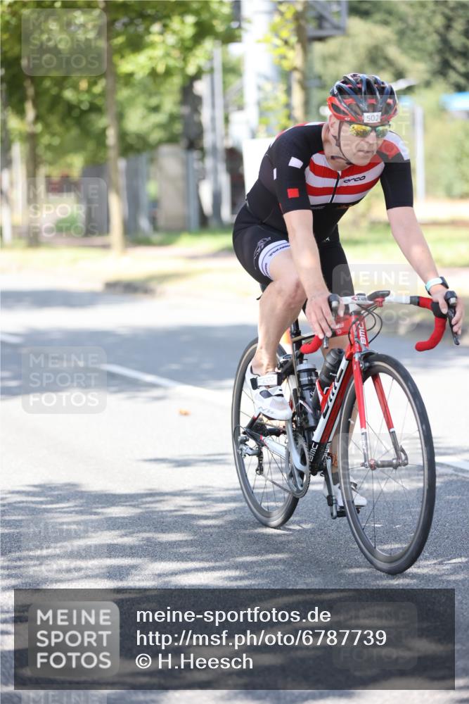 11.08.2024 - GEWOBA Citytriathlon Bremen H.Heesch http://msf.ph/oto/6787739 11.08.2024 13:13:49 Radfahren 219, 221, 258, 296, 371, 391, 411, 438, 439, 461, 472, 475, 502, 556 meine-sportfotos.de