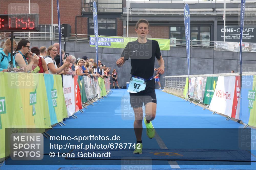 11.08.2024 - GEWOBA Citytriathlon Bremen Lena Gebhardt http://msf.ph/oto/6787742 11.08.2024 11:17:59 Ziel 34, 97 meine-sportfotos.de