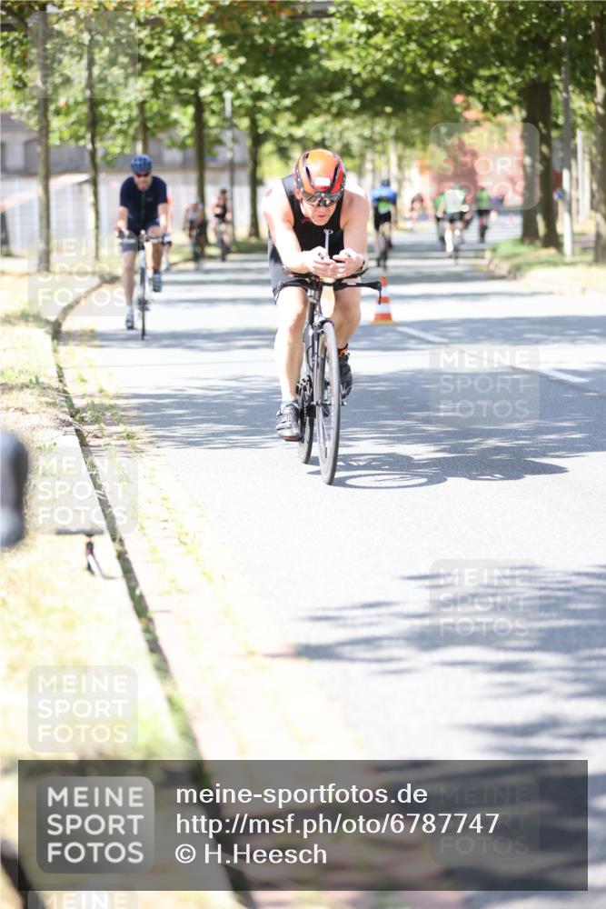11.08.2024 - GEWOBA Citytriathlon Bremen H.Heesch http://msf.ph/oto/6787747 11.08.2024 13:13:50 Radfahren 219, 221, 258, 296, 371, 391, 411, 438, 439, 461, 472, 475, 502 meine-sportfotos.de