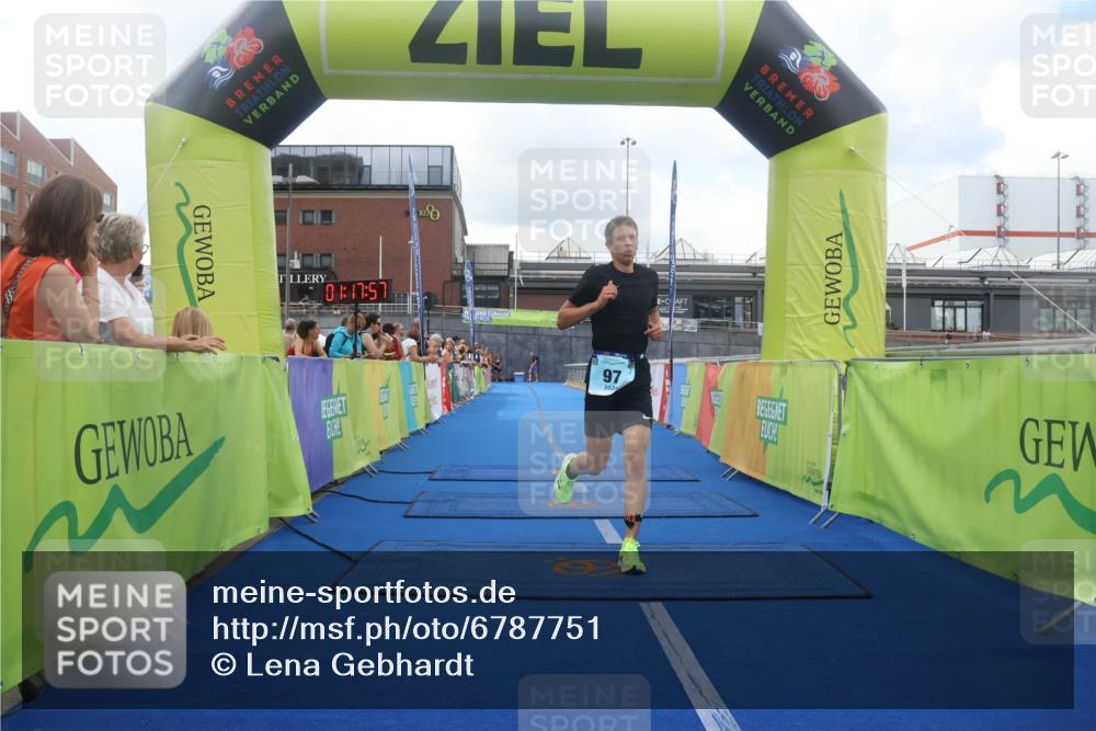 11.08.2024 - GEWOBA Citytriathlon Bremen Lena Gebhardt http://msf.ph/oto/6787751 11.08.2024 11:18:00 Ziel 34, 97, 99 meine-sportfotos.de