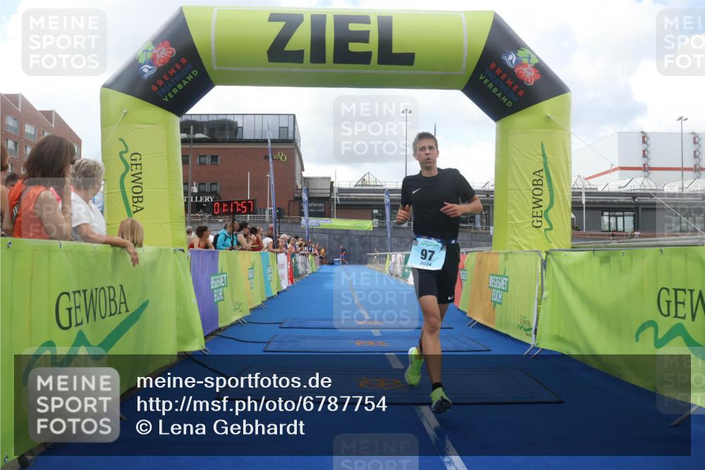 11.08.2024 - GEWOBA Citytriathlon Bremen Lena Gebhardt http://msf.ph/oto/6787754 11.08.2024 11:18:00 Ziel 34, 97, 99 meine-sportfotos.de