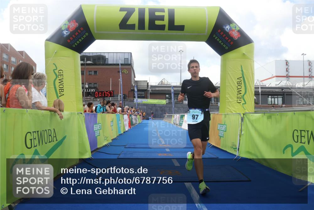 11.08.2024 - GEWOBA Citytriathlon Bremen Lena Gebhardt http://msf.ph/oto/6787756 11.08.2024 11:18:00 Ziel 34, 97, 99 meine-sportfotos.de