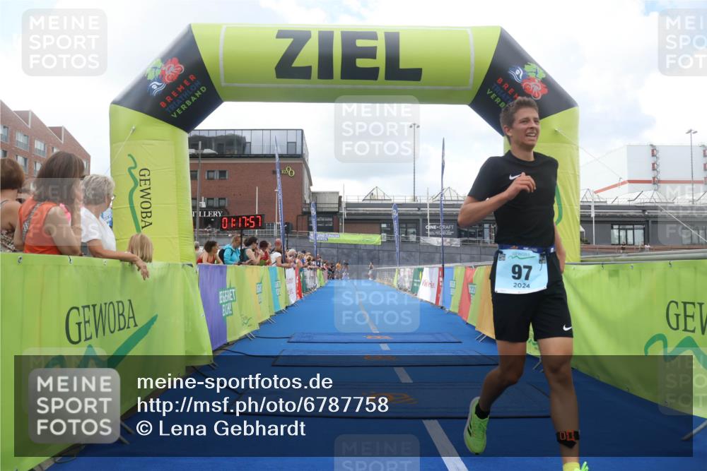 11.08.2024 - GEWOBA Citytriathlon Bremen Lena Gebhardt http://msf.ph/oto/6787758 11.08.2024 11:18:01 Ziel 34, 97, 99, 104 meine-sportfotos.de